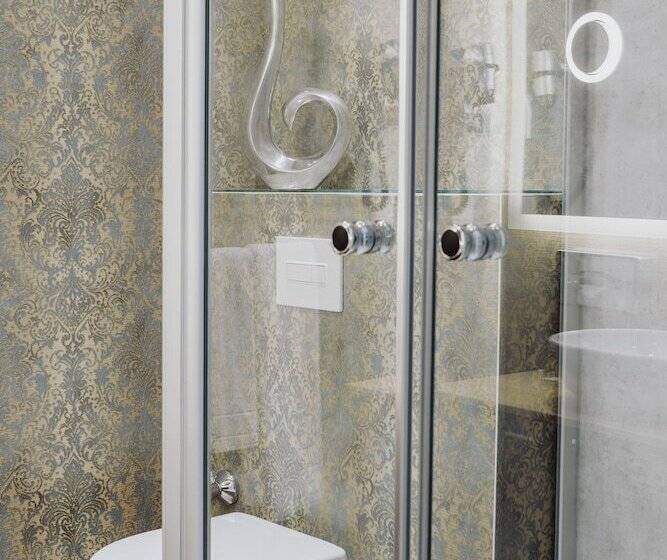 اتاق راحتی, The Gate Garden