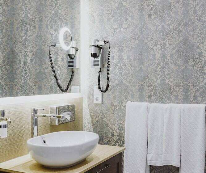 اتاق راحتی, The Gate Garden