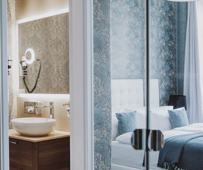 اتاق راحتی, The Gate Garden