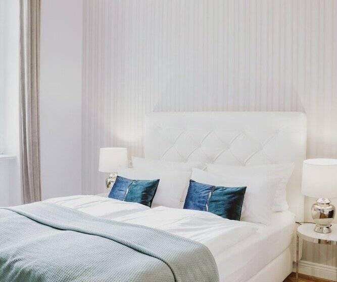 اتاق راحتی, The Gate Garden