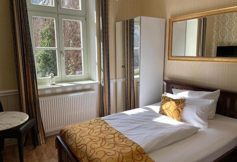 اتاق استاندارد یک نفره, The Gate Garden