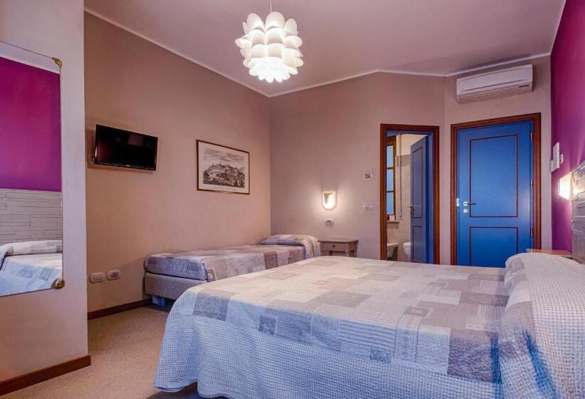 اتاق استاندارد سه نفره, La Grotta