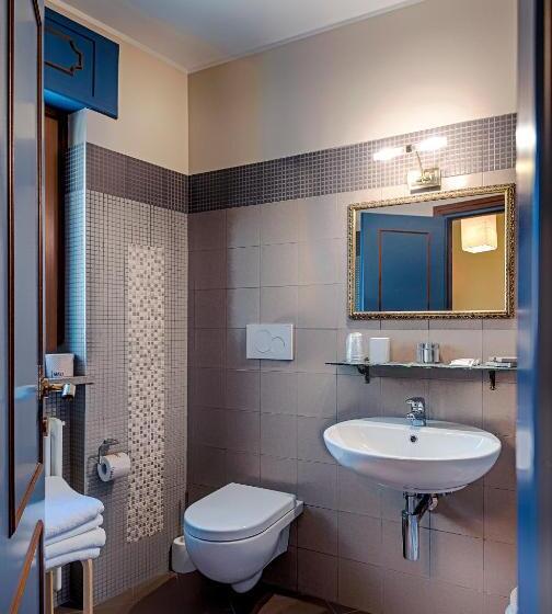 اتاق استاندارد چهار تخته, La Grotta