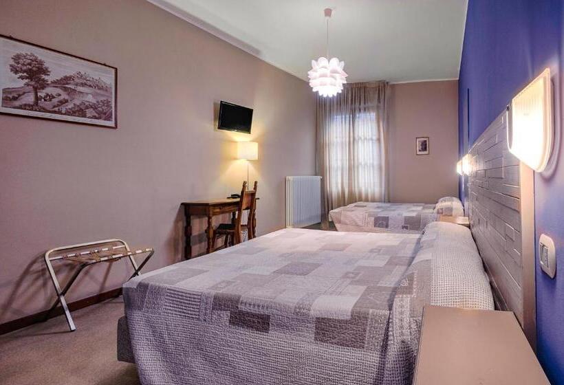 اتاق استاندارد چهار تخته, La Grotta