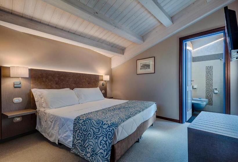 اتاق سوپریور, La Grotta