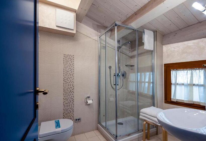 اتاق سوپریور, La Grotta