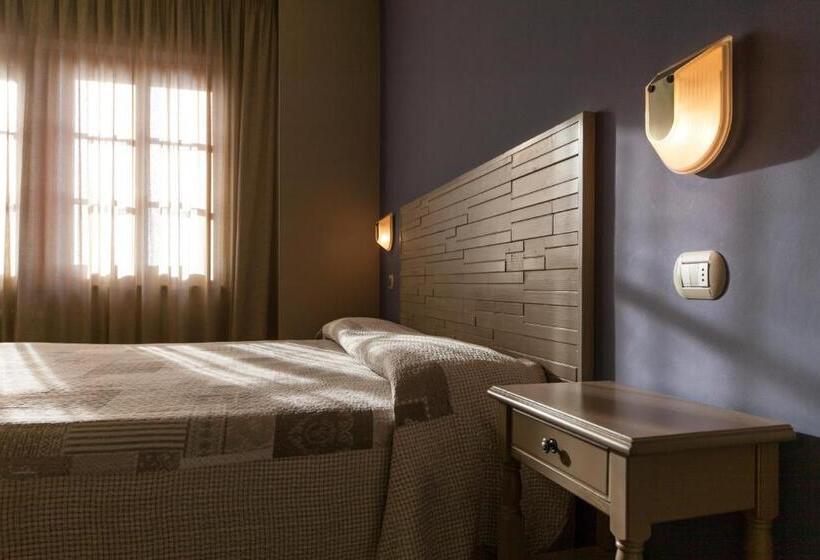 اتاق لوکس با چشمانداز شهر, La Grotta