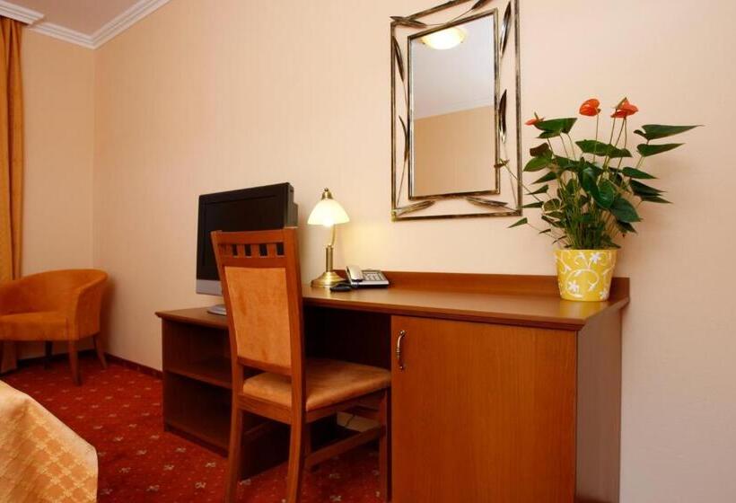 适合残疾人士使用的单人标准间, Majolika