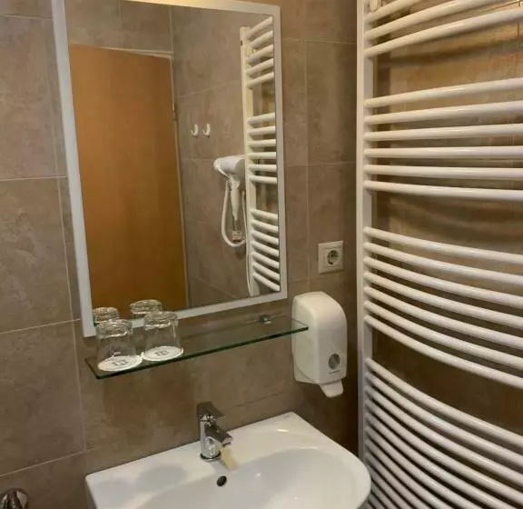 スタンダードルーム, Nimród Hotel és ètterem