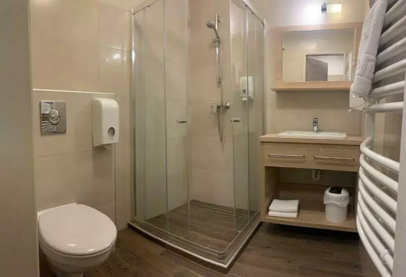 スタンダードルーム, Nimród Hotel és ètterem