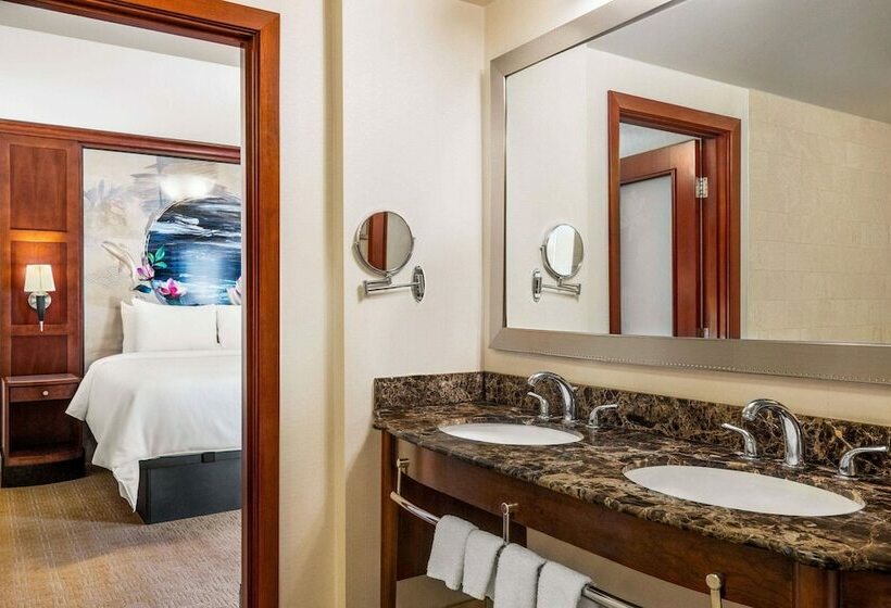 キングサイズベッドのスイートルーム, Viana Hotel And Spa, Trademark Collection By Wyndham