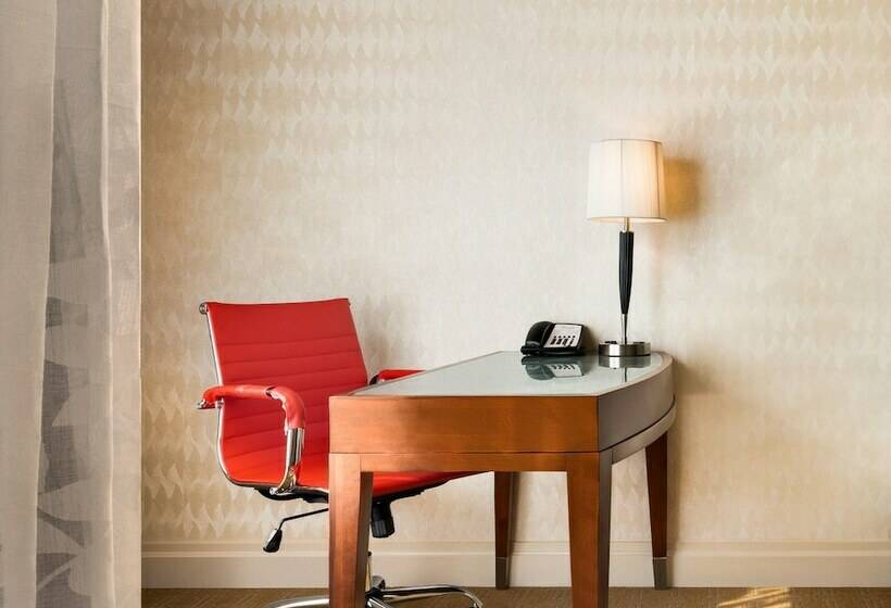 キングサイズベッドのスイートルーム, Viana Hotel And Spa, Trademark Collection By Wyndham