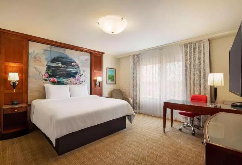 身障者適用キングサイズベッドルーム, Viana Hotel And Spa, Trademark Collection By Wyndham