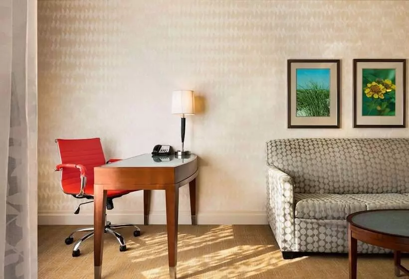 キングサイズベッドのスイートルーム, Viana Hotel And Spa, Trademark Collection By Wyndham