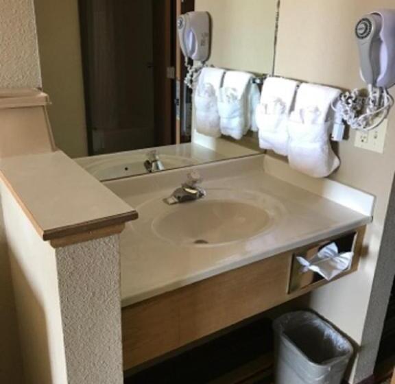 غرفة قياسية لذوى الاحتياجات الخاصة, Super 8 By Wyndham Kremmling