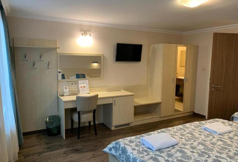 اتاق ساده سه‌ نفره, Nimród Hotel és ètterem