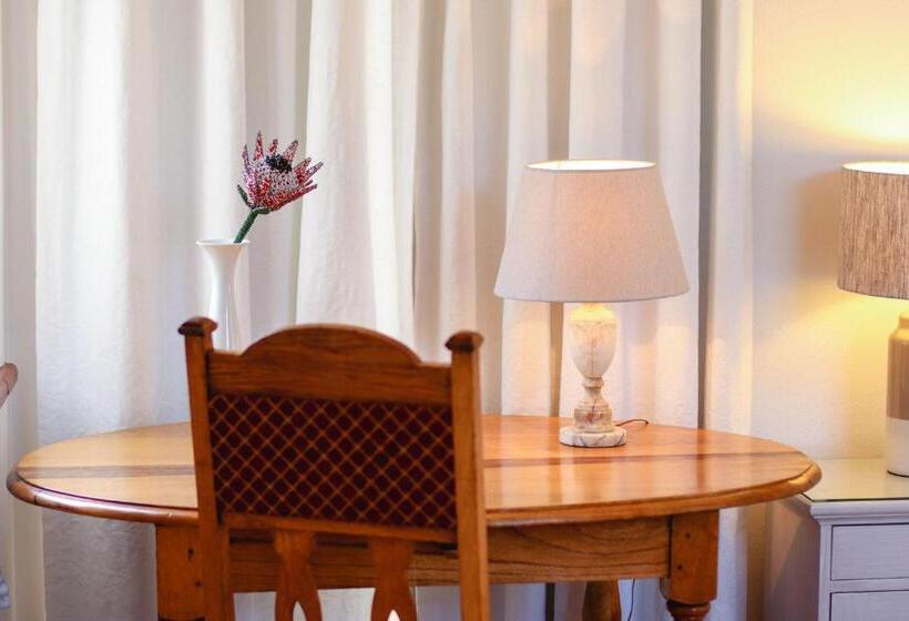 غرفة قياسية سرير كينج, A Tuscan Villa Guest House