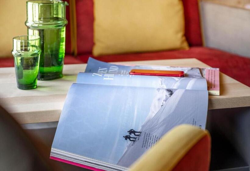 标准单人间, Aktiv Basemontafon