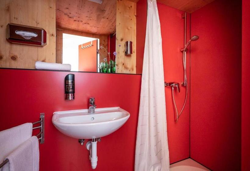 标准单人间, Aktiv Basemontafon