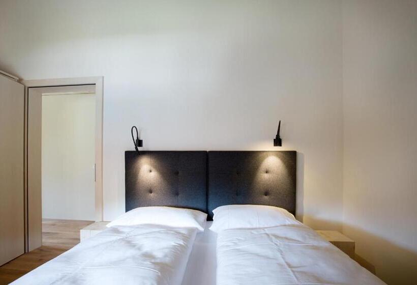 شقة غرفتين نوم مزودة بشُرفة, Schtûbat