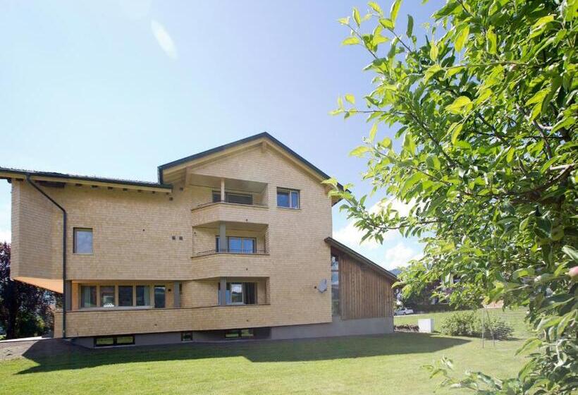 غرفة قياسية فردية مزودة بشُرفة, Schtûbat