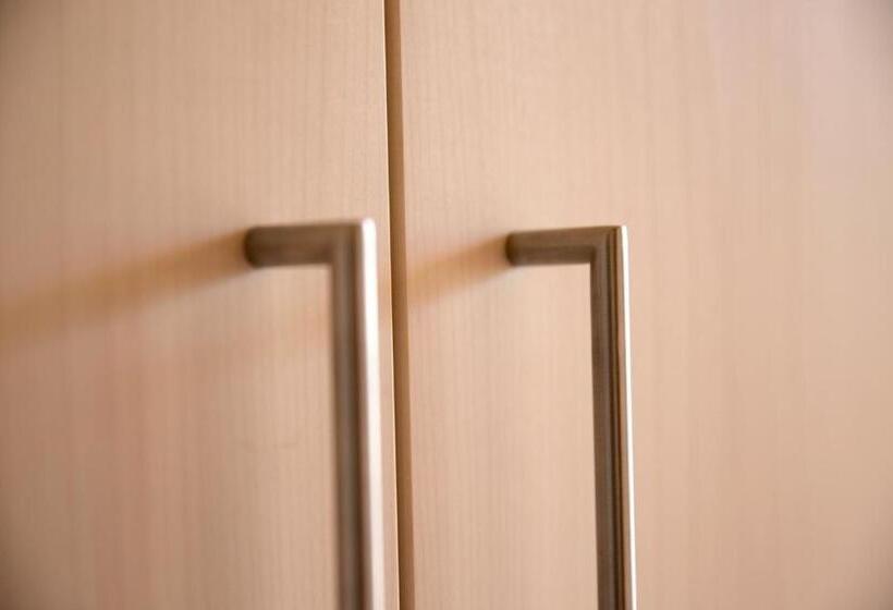 غرفة ديلوكس, Schtûbat