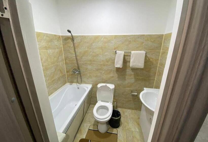 اتاق استاندارد سه نفره, Artastana