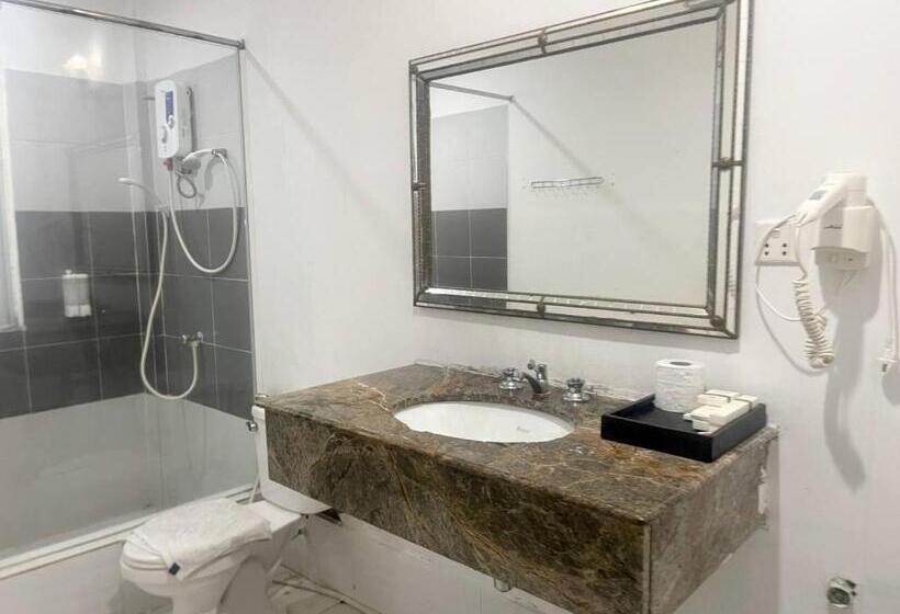 חדר סטנדרט לשלושה, Best Central Point