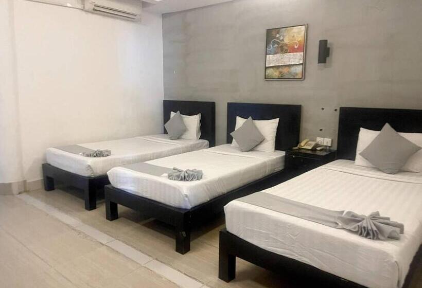 חדר סטנדרט לשלושה, Best Central Point