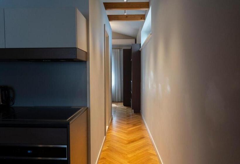 آپارتمان 1 خوابه, Roze Boutique