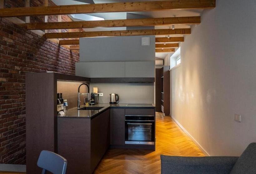 آپارتمان 1 خوابه, Roze Boutique