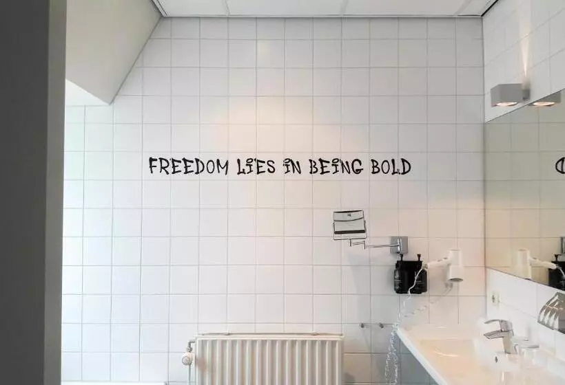 デラックスルーム, De Wereld