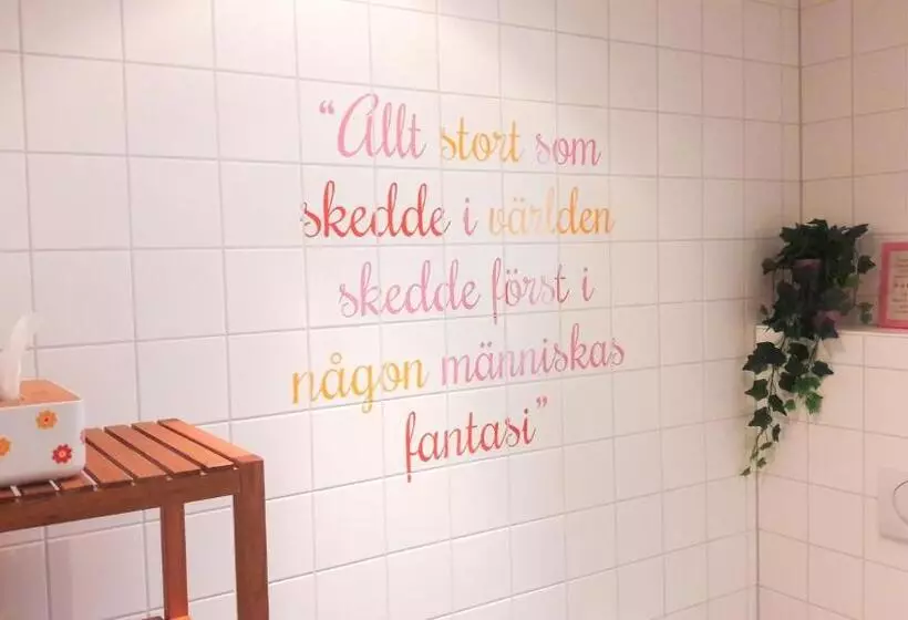 スタンダードルーム, De Wereld