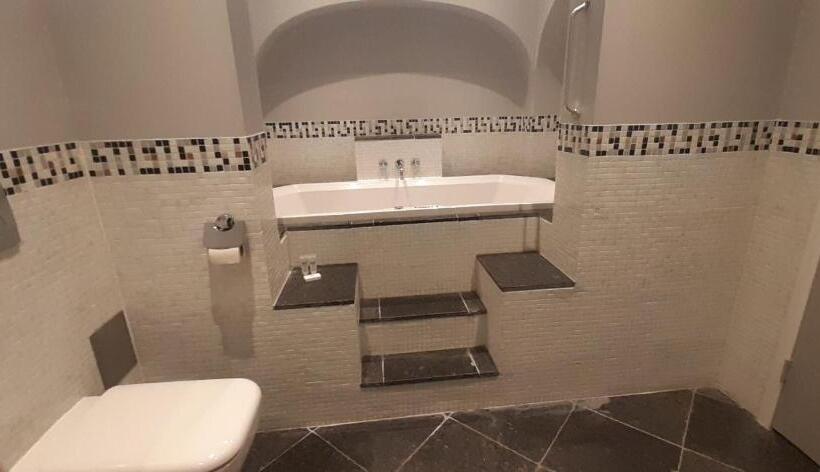 מיטת קינג בסוויטה, Harteluk Joure