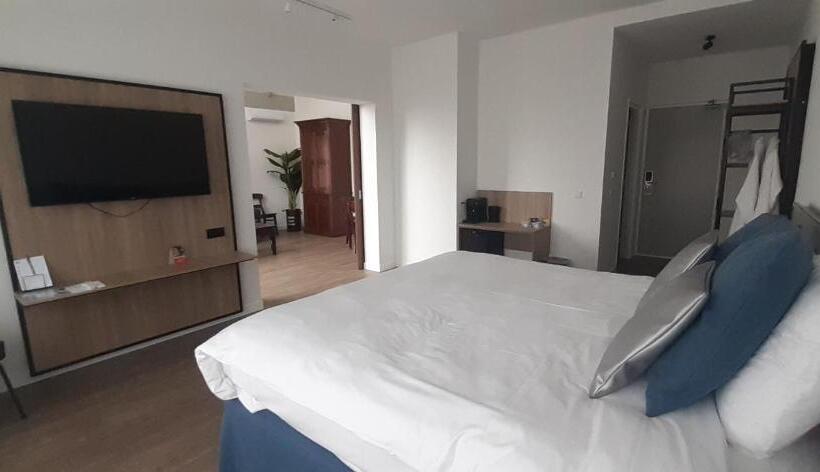 מיטת קינג בסוויטה, Harteluk Joure