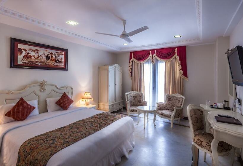 جناح جونيور, Le Royal Park