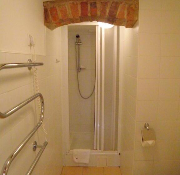 اتاق استاندارد یک نفره, Express Guest House