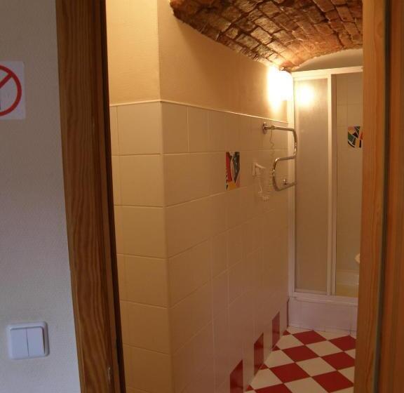 اتاق استاندارد یک نفره, Express Guest House