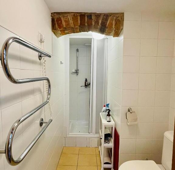 اتاق استاندارد یک نفره, Express Guest House