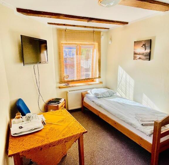 اتاق استاندارد یک نفره, Express Guest House