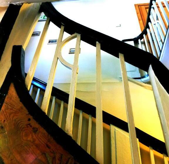 اتاق استاندارد با سرویس بهداشتی مشترک, Express Guest House