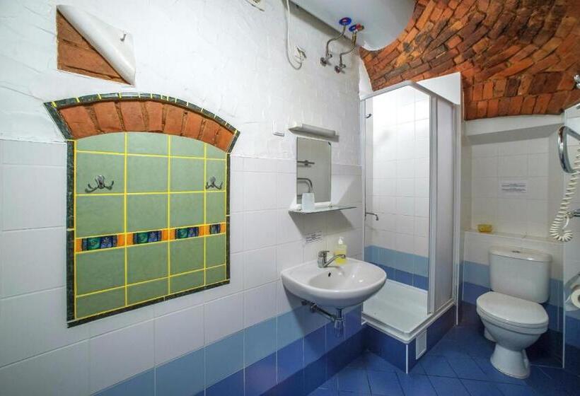 اتاق استاندارد چهار تخته, Express Guest House