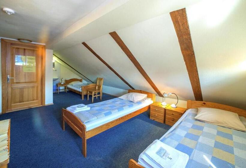 اتاق استاندارد سه تخته با سرویس بهداشتی مشترک, Express Guest House