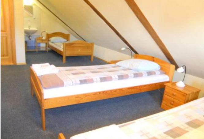 اتاق استاندارد سه تخته با سرویس بهداشتی مشترک, Express Guest House