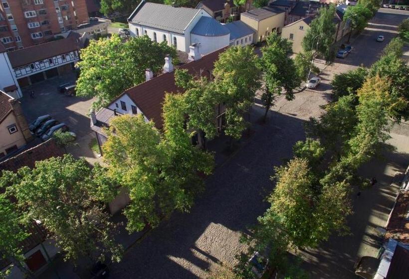 اتاق خانوادگی, Express Guest House