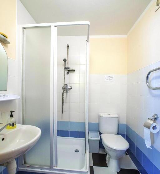 اتاق خانوادگی, Express Guest House