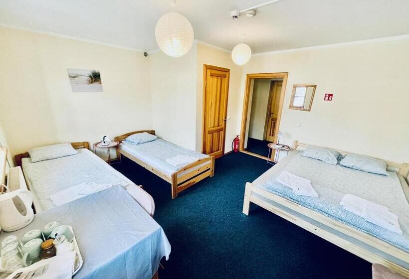 اتاق استاندارد چهار تخته, Express Guest House