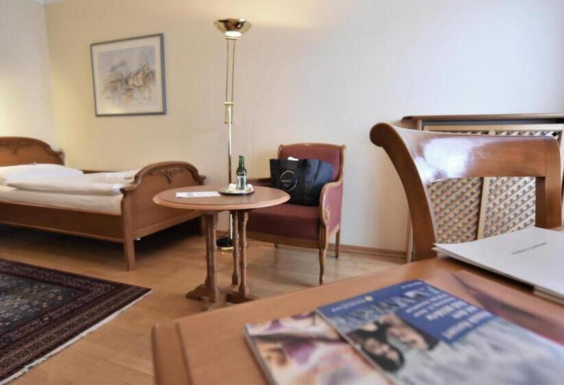 Номер Стандарт Индивидуальный с Балконом, Reduce Hotel Thermal Adults Only