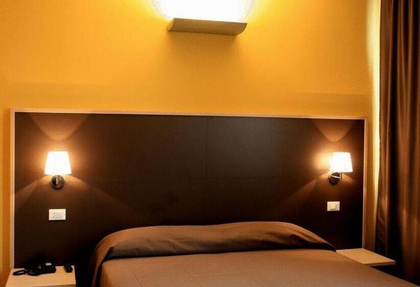اتاق استاندارد سه نفره, Silver Residence