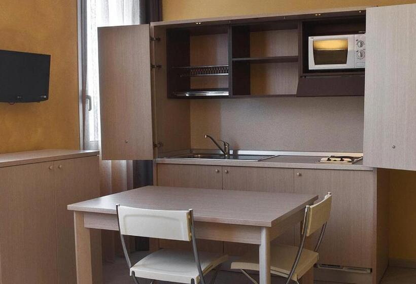 Escritório Estándar, Silver Residence